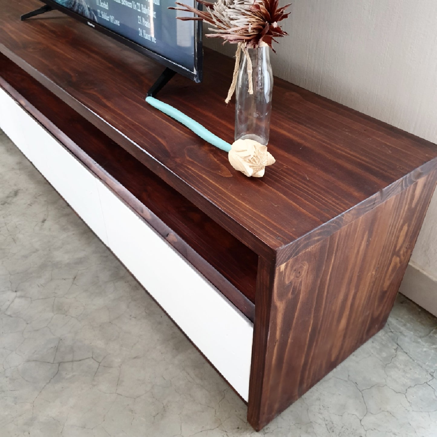 Bushwillow TV Unit