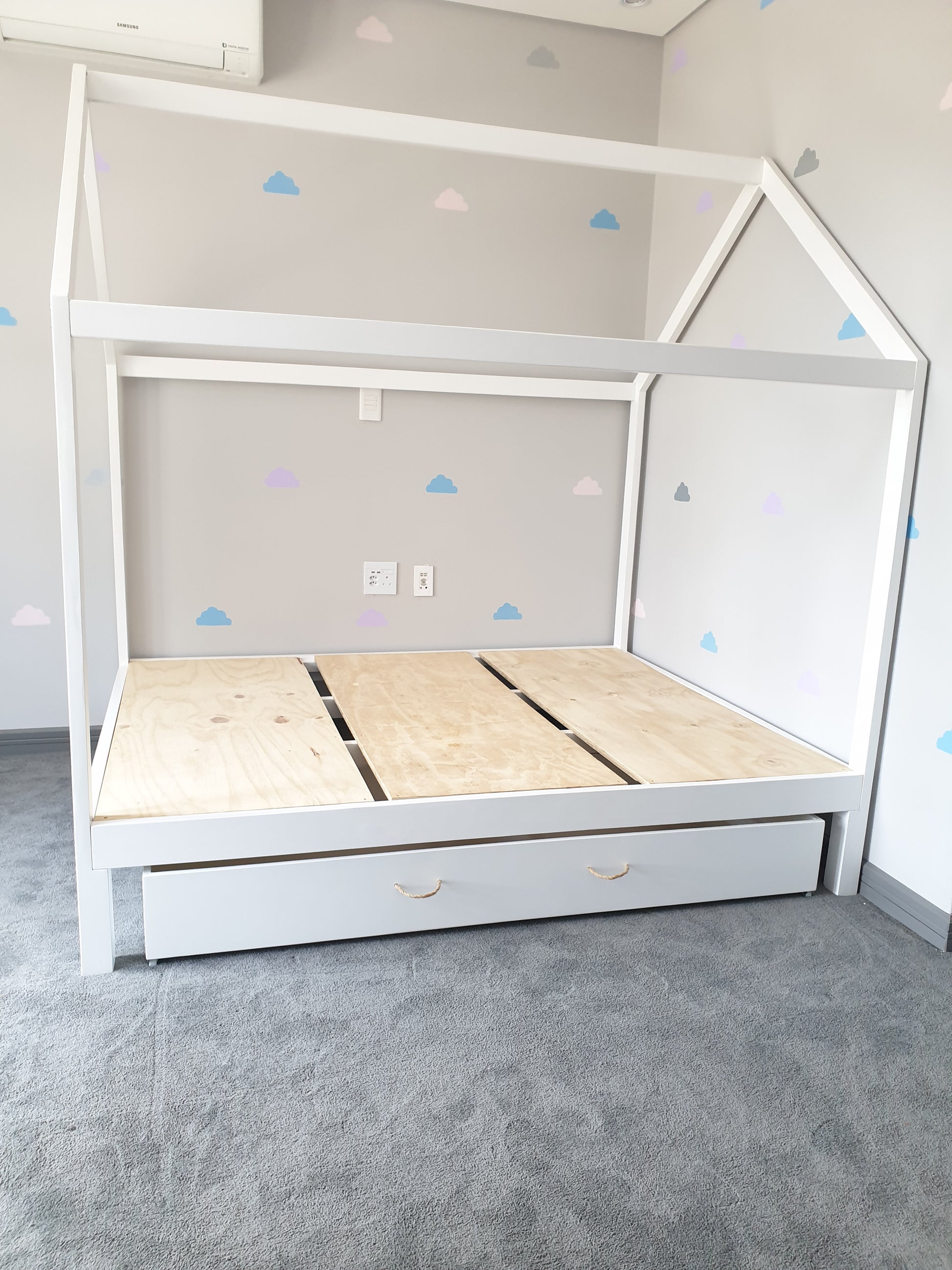 House Bed Original (with Legs) - Furniture