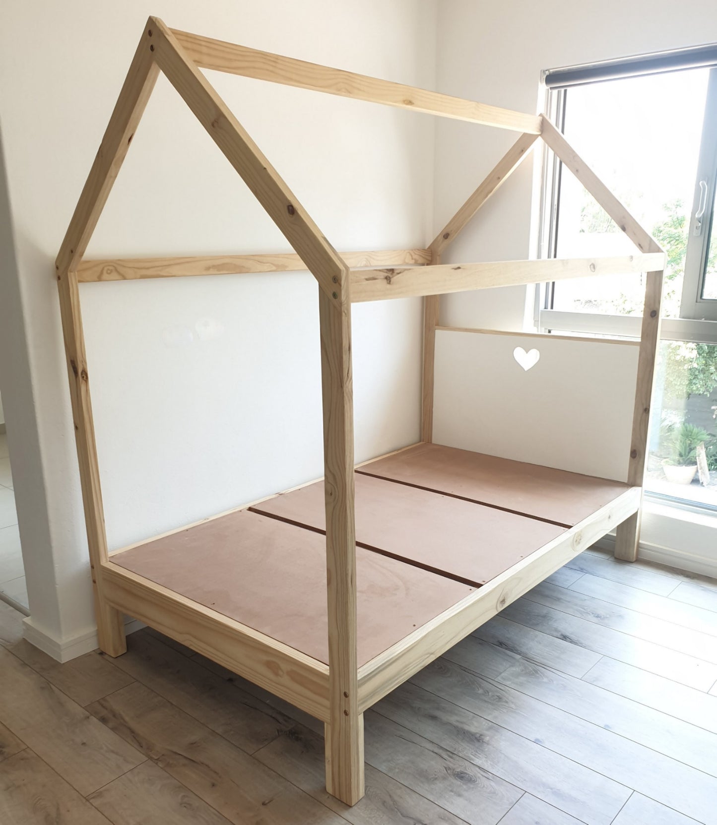 Heart/Star Headboard House Bed - Furniture