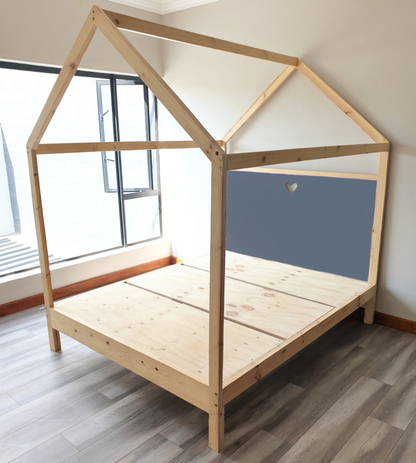 Heart/Star Headboard House Bed - Furniture