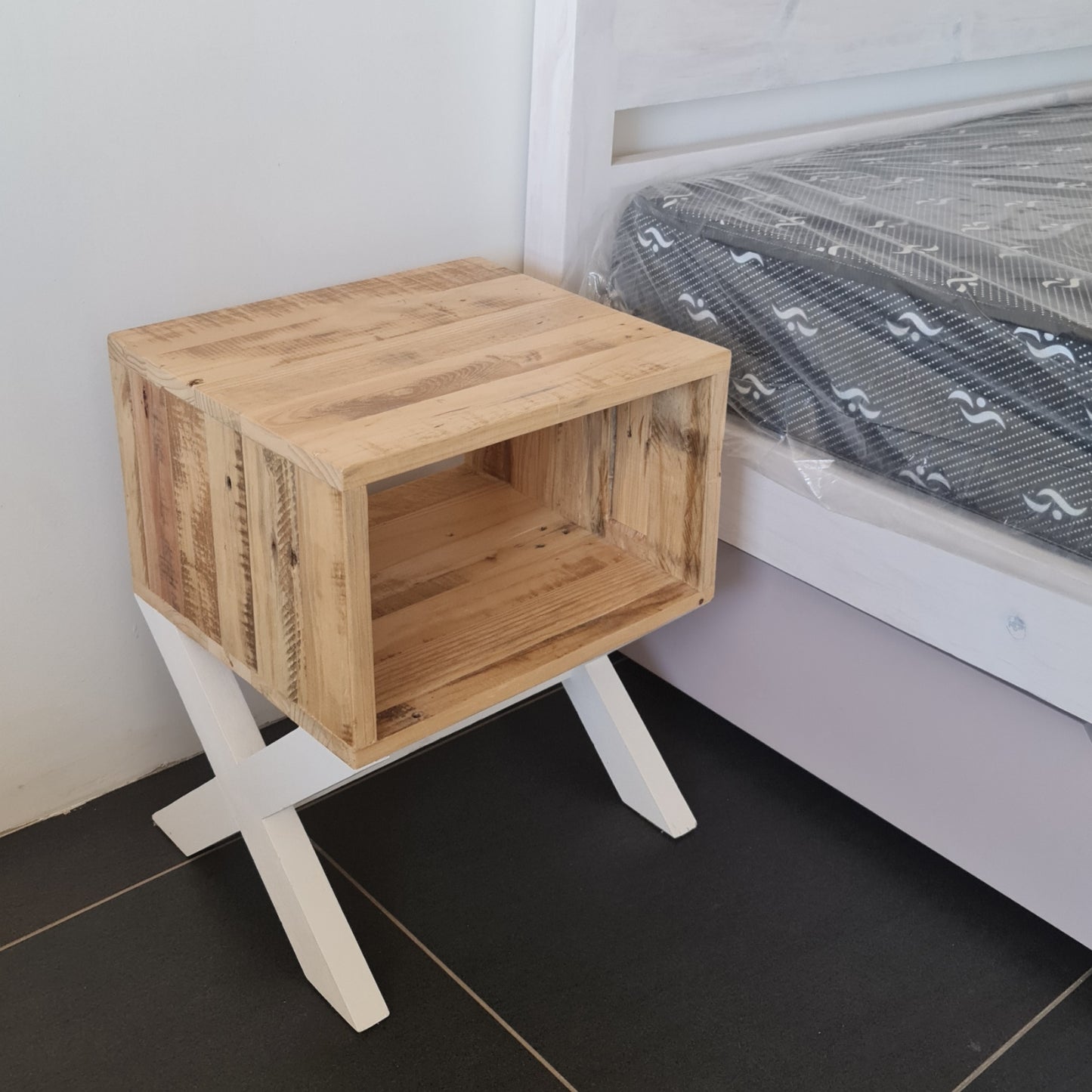 ET Side Table - Furniture